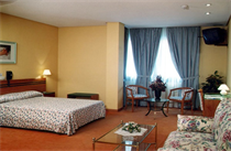AEROPUERTO IFEMA MADRID TORRE PREMIUM - Hotel cerca del Club de Golf Los Retamares