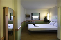IBIS BUDGET MADRID CALLE 30 - Hotel cerca del Hospital Infantil Universitario Niño Jesús